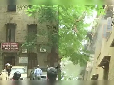 मुंबई में NCB दफ्तर वाली बिल्डिंग में लगी आग, दमकल की गाड़ियां मौके पर मौजूद मुंबई में NCB दफ्तर वाली बिल्डिंग में लगी आग, दमकल की गाड़ियां मौके पर मौजूद