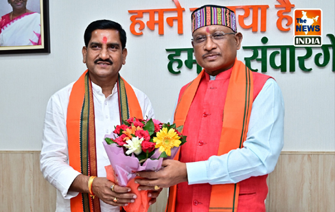 मुख्यमंत्री श्री साय ने श्री साहू का अपने निवास में आत्मीय स्वागत किया : केंद्रीय राज्यमंत्री की जिम्मेदारी मिलने पर बधाई एवं शुभकामनाएं दीं मुख्यमंत्री श्री साय ने श्री साहू का अपने निवास में आत्मीय स्वागत किया : केंद्रीय राज्यमंत्री की जिम्मेदारी मिलने पर बधाई एवं शुभकामनाएं दीं