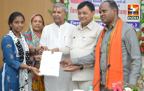 रोजगार मिलने से विशेष पिछड़ी जनजाति परिवारों का होगा सामाजिक एवं आर्थिक विकास : मंत्री श्री लखन लाल देवांगन रोजगार मिलने से विशेष पिछड़ी जनजाति परिवारों का होगा सामाजिक एवं आर्थिक विकास : मंत्री श्री लखन लाल देवांगन