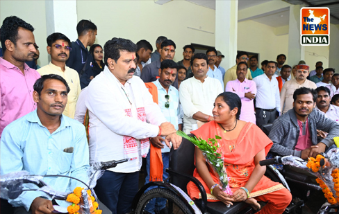 उपमुख्यमंत्री श्री विजय शर्मा ने दिव्यांगजनों को बैटरी चलित मोटराइज्ड ट्रायसायकल और व्हील चेयर का किया वितरण उपमुख्यमंत्री श्री विजय शर्मा ने दिव्यांगजनों को बैटरी चलित मोटराइज्ड ट्रायसायकल और व्हील चेयर का किया वितरण