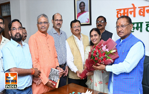 मुख्यमंत्री से छत्तीसगढ़ पिछड़ा वर्ग कल्याण आयोग के नवनियुक्त अध्यक्ष एवं सदस्यों ने की सौजन्य मुलाकात मुख्यमंत्री से छत्तीसगढ़ पिछड़ा वर्ग कल्याण आयोग के नवनियुक्त अध्यक्ष एवं सदस्यों ने की सौजन्य मुलाकात