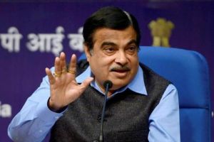  गडकरी ने कहा - मोदी सरकार ऐसी सड़के बनवा रही है जिसमे 100 साल तक नहीं पड़ेगा गड्ढा!