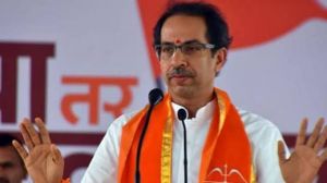  शिवसैनिको ने सरकारी अधिकारी पर फेंका स्याही, किया था सीएम पर कमेट 