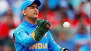  BCCI के सेंट्रल कॉन्ट्रैक्ट लिस्ट से महेंद्र सिंह धोनी बाहर, भड़क उठे फैंस