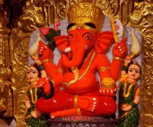  दिल्ली के शख्स ने सिद्धि विनायक मंदिर में दान किया 35 किलो सोना