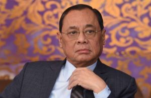  पूर्व CJI पर यौन उत्पीड़न का आरोप लगाने वाली महिला को सुप्रीम कोर्ट ने नौकरी पर बहाल किया