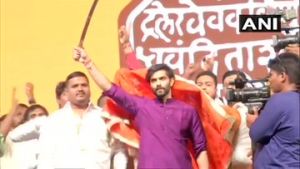  MNS ने बदला अपना झंडा और नारा, अब राज ठाकरे के बेटे की राजनीति में एंट्री