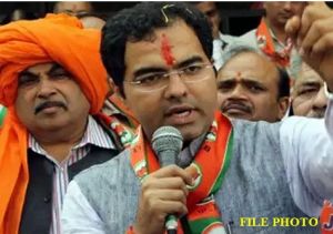 विवादित बयानों के लिए पहचाने जाने वाले प्रवेश वर्मा ने केजरीवाल को बताया आतंकी
