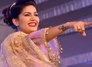  बीजेपी के पक्ष में वोट मांगने गई थी सपना चौधरी लोगों से पूछा- ‘किसको विजयी बनाना है’, लोग बोले- ‘केजरीवाल को’
