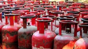 दिल्ली चुनाव के निपटते ही घरेलू गैस सिलेंडर के दाम 149 रुपये तक बढ़े