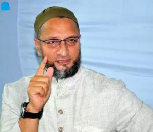  डॉ. कफील के समर्थन में उतरे ओवैसी, कहा- एक डॉक्टर नहीं, 'ठोक देंगे' बयान देने वाले हैं राष्ट्रीय सुरक्षा के लिए खतरा