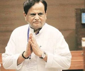  आयकर विभाग ने कांग्रेस नेता अहमद पटेल को भेजा समन