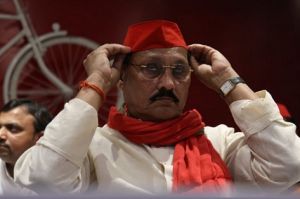  कोरोना के खिलाफ अफवाह फैलाने के आरोप में सपा नेता रमाकांत यादव पर केस दर्ज