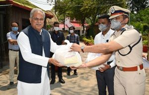  मुख्यमंत्री ने ‘डोनेशन ऑन व्हील्स अभियान‘ का किया शुभारंभ