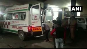  राजस्‍थान से पश्चिम बंगाल जा रही प्रवासी मजदूरो से भरी बस खाई में गिरी, 20 घायल