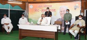   रायपुर : विभिन्न अंचलों के किसानों ने मुख्यमंत्री से मिलकर किसान न्याय योजना के लिए जताया आभार