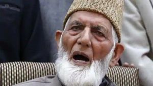 J&K : अलगाववादी नेता सैयद अली शाह गिलानी ने हुर्रियत कॉन्फ्रेंस से हुए अलग J&K : अलगाववादी नेता सैयद अली शाह गिलानी ने हुर्रियत कॉन्फ्रेंस से हुए अलग