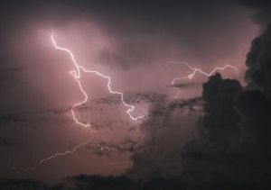 बिहार के बेगूसराय में बिजली गिरने से तीन लोगों की मौत बिहार के बेगूसराय में बिजली गिरने से तीन लोगों की मौत