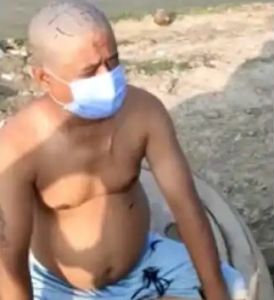 वाराणसी : नेपाली पीएम के बयान के विरोध में हिन्दू संगठन ने नेपाली युवक का सिर मुड़ाकर लिखा जय श्रीराम वाराणसी : नेपाली पीएम के बयान के विरोध में हिन्दू संगठन ने नेपाली युवक का सिर मुड़ाकर लिखा जय श्रीराम