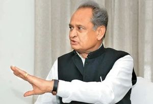 राजस्थान: मुख्यमंत्री अशोक गहलोत के भाई के ठिकानों पर ED की छापेमारी राजस्थान: मुख्यमंत्री अशोक गहलोत के भाई के ठिकानों पर ED की छापेमारी