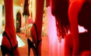 बिहार: भागलपुर में सेक्स रैकेट का भंडाफोड़, महिला और युवती समेत 4 गिरफ्तार बिहार: भागलपुर में सेक्स रैकेट का भंडाफोड़, महिला और युवती समेत 4 गिरफ्तार