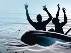 बिहार में दो नाव हादसे, आठ लोगों की मौत, राहत व बचाव कार्य जारी बिहार में दो नाव हादसे, आठ लोगों की मौत, राहत व बचाव कार्य जारी