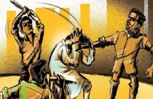 बिहारः पटना में भाजपा कार्यकर्ताओं ने पप्पू यादव के समर्थकों को लाठी-डंडे से पीटा बिहारः पटना में भाजपा कार्यकर्ताओं ने पप्पू यादव के समर्थकों को लाठी-डंडे से पीटा