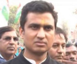 नए कृषि कानून के विरोध में राजघाट पर प्रदर्शन कर रहे दिल्ली कांग्रेस अध्यक्ष अनिल चौधरी हिरासत में नए कृषि कानून के विरोध में राजघाट पर प्रदर्शन कर रहे दिल्ली कांग्रेस अध्यक्ष अनिल चौधरी हिरासत में