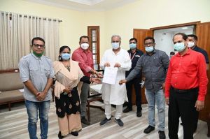 मुख्यमंत्री को कांकेर घटना के संबंध में पत्रकारों के जांच दल द्वारा रिपार्ट प्रस्तुत मुख्यमंत्री को कांकेर घटना के संबंध में पत्रकारों के जांच दल द्वारा रिपार्ट प्रस्तुत