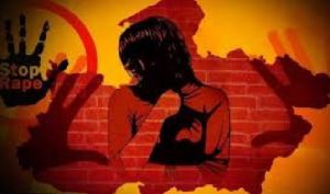 यूपी : बाराबंकी में दलित बालिका के साथ दुष्कर्म और फिर हत्या पुलिस बल तैनात यूपी : बाराबंकी में दलित बालिका के साथ दुष्कर्म और फिर हत्या पुलिस बल तैनात