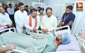 नक्सल मुठभेड़ में घायल जवान का हौसला बुलंद, कहा - ठीक होते ही और मारूंगा नक्सल मुठभेड़ में घायल जवान का हौसला बुलंद, कहा - ठीक होते ही और मारूंगा