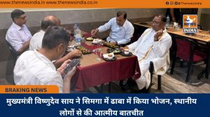 मुख्यमंत्री विष्णुदेव साय ने सिमगा में ढाबा में किया भोजन, स्थानीय लोगों से की आत्मीय बातचीत