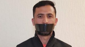 वर्ल्ड कप टीम से बाहर होने पर इस पाक खिलाड़ी ने मुंह में काला पट्टी बांध किया विरोध