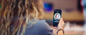  Apple iPhone 14 में स्क्रीन के भीतर दिया जाएगा टच आईडी और फेस आईडी फीचर, नए पेटेंट का हुआ खुलासा