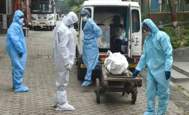 कोरोना से देश में पहली बार एक दिन में 4525 मौतें... कोरोना से देश में पहली बार एक दिन में 4525 मौतें...