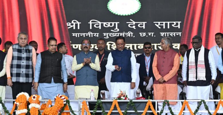 जनजातीय गौरव दिवस कार्यक्रम में शामिल हुए सीएम साय, करोड़ों के विकास कार्यों का किया लोकार्पण-भूमिपूजन जनजातीय गौरव दिवस कार्यक्रम में शामिल हुए सीएम साय, करोड़ों के विकास कार्यों का किया लोकार्पण-भूमिपूजन