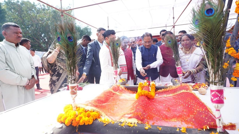 धरती आबा भगवान बिरसा मुंडा की 150वीं जयंती को जनजातीय गौरव दिवस के रूप में मनाया धरती आबा भगवान बिरसा मुंडा की 150वीं जयंती को जनजातीय गौरव दिवस के रूप में मनाया