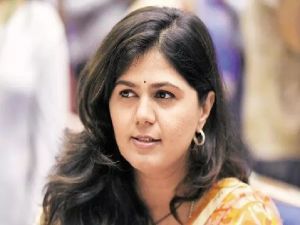  पंकजा मुंडे ने ट्विटर प्रोफाइल से हटाया BJP, छोड़ रही है पार्टी ?