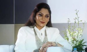  बॉलीवुड अभिनेत्री सिमी ग्रेवाल के ट्वीट पर मचा बवाल, लोगों ने कहा- हिरासत में लें पुलिस 