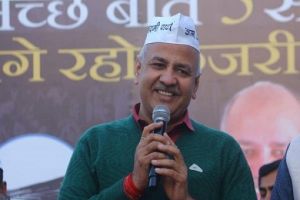 कांटे की टक्कर के बाद जीते मनीष सिसोदिया, 62 सीट पर  AAP !