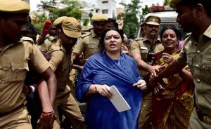  मद्रास हाईकोर्ट ने जयललिता के करोड़ो की संपति का उत्तराधिकारी भतीजे-भतीजी को किया घोषित 