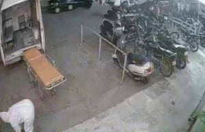  मध्यप्रदेश में शर्मनाक घटना, कोरोना मरीज का शव अस्पताल के सामने छोड़कर भागे एंबुलेंस कर्मी