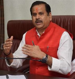  बाढ़ रोकने के लिए यूपी के मंत्री ने सिंचाई विभाग को दिए नियमित पूजा के निर्देश, अब हो रहे हैं ट्रोल 