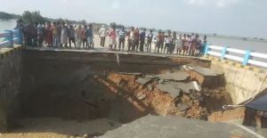  गोपालगंज : 264 करोड़ रुपये की लागत से बना महासेतु पानी में बहा, एक महीने पहले नीतीश कुमार ने किया था उदघाटन 