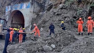 चमोली आपदा : तपोवन में जारी रेस्क्यू ऑपरेशन, अबतक 31 शव बरामद; टनल में जारी है