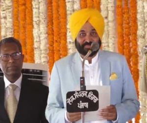  पंजाब के नए मुख्यमंत्री के तौर पर शपथ लिया... भगवंत मान...