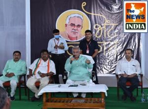 मुख्यमंत्री श्री भूपेश बघेल ने कुनकुरी में विभिन्न समाज एवं संगठनों के प्रतिनिधियों से की भेंट-मुलाकात
