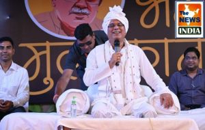  मुख्यमंत्री ने कहा- एक तरफ़ जनप्रतिनिधि एक तरफ़ अधिकारी बैठे है…