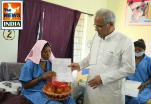 मुख्यमंत्री ने ग्राम पोंड़ी के प्राथमिक स्वास्थ्य केंद्र का निरीक्षण किया