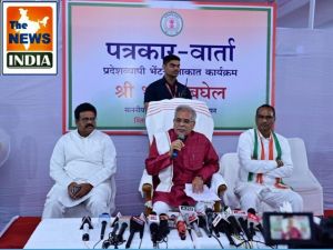 पत्रकारों को संबोधित करते हुए मुख्यमंत्री ने कहा कि भेंट- मुलाकात में बिलासपुर संभाग की सबसे पहले शुरुआत आपके जिले से की...